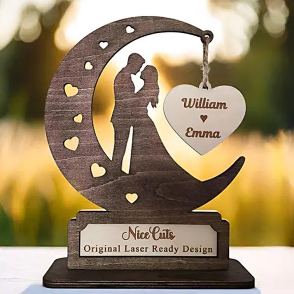 Персонализирана дървена рамка „Лунна любов“